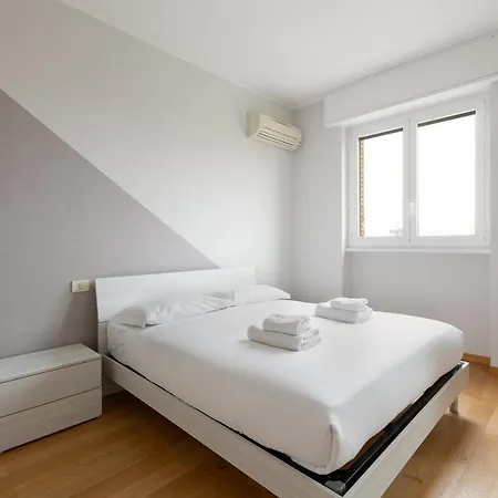 Famagosta Balcony Mediolan